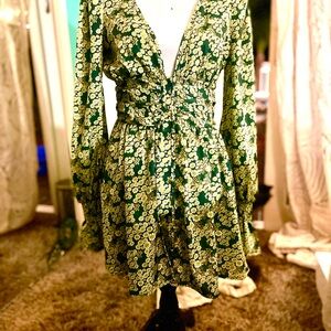 PrettyLittleThing Daisy Green Floral Long Sleeve Dress